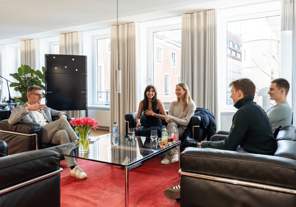 Treffen im Rathaus / Bürgermeister lobt junge Menschen